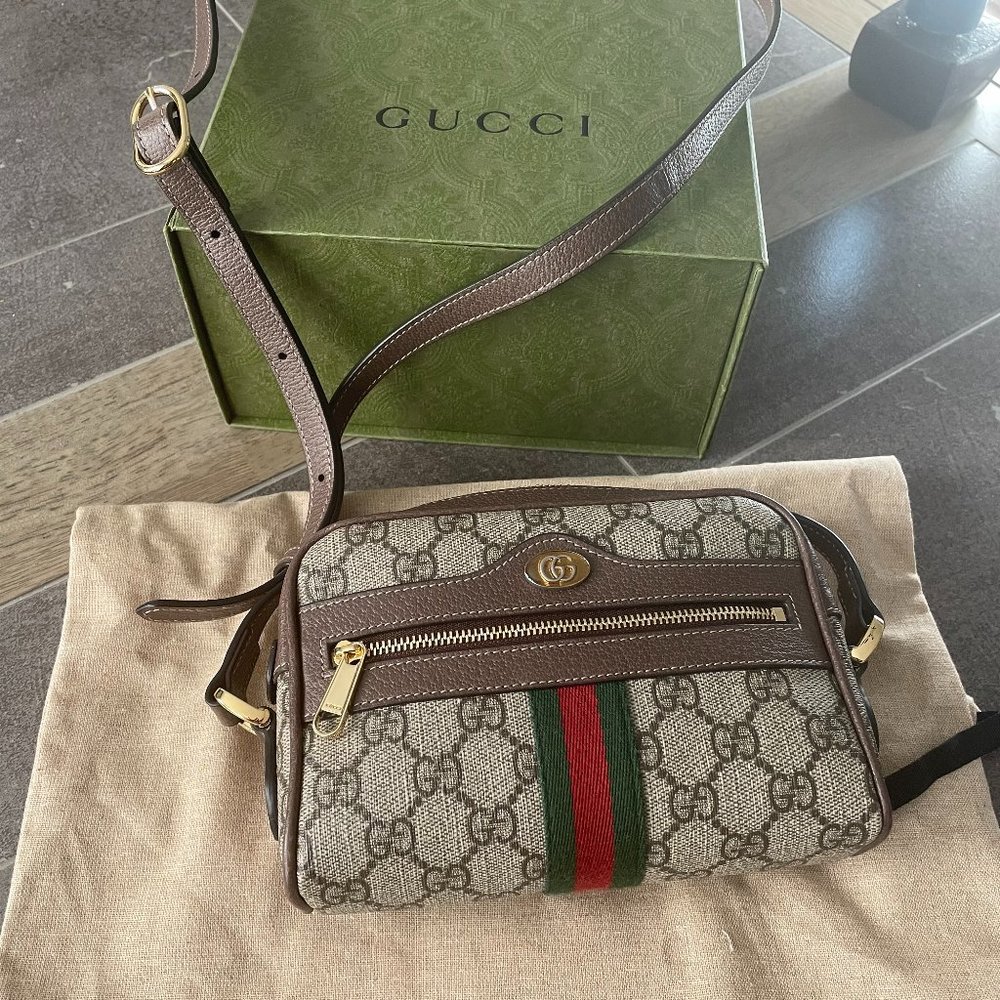 Gucci crossbody purse